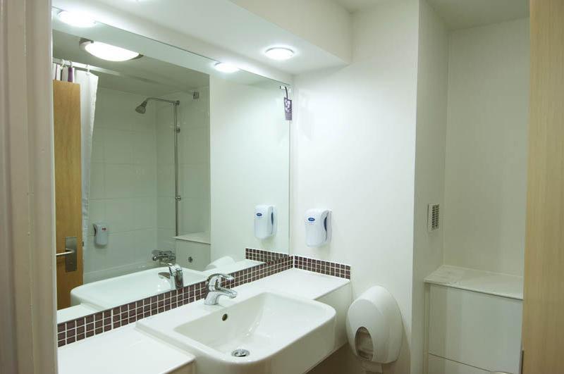 Premier Inn Premier Inn 백숏 외부 사진